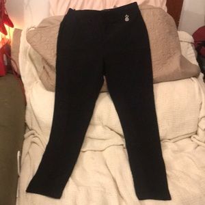 Woman’s Tommy Hilfiger fitted pants.Color is black.size is 8.